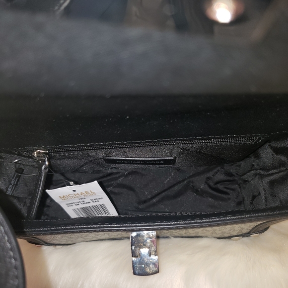 Michael Kors Crossbody - Picture 4 of 5